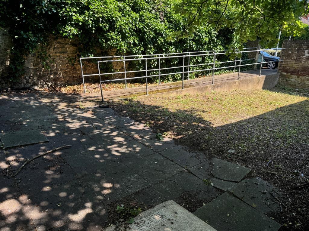 Lot: 80 - FREEHOLD PREMISES - Rear yard